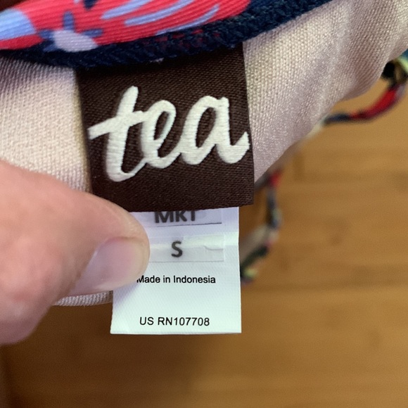 Tea Collection Women’s floral one piece swimsuit, size small - Picture 5 of 5